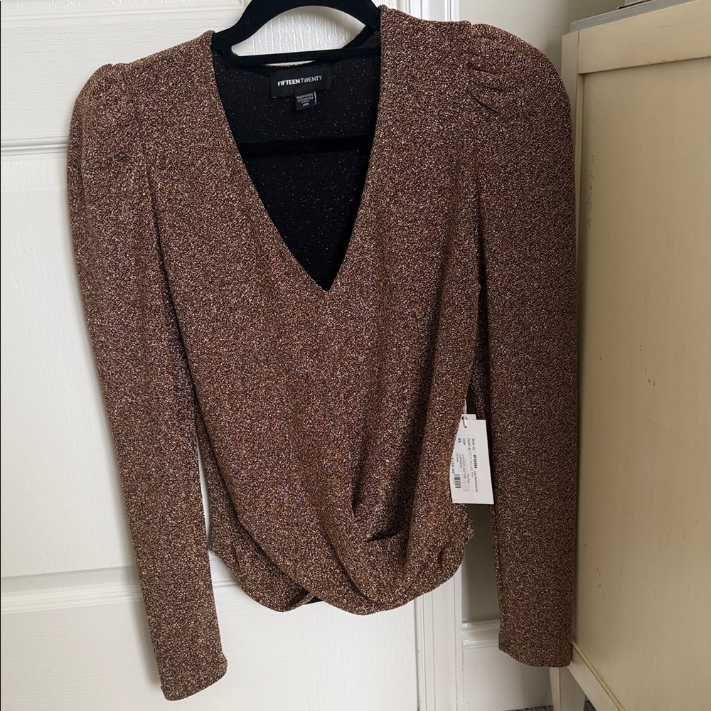 Gorgeous NWT Gold Metallic V-Neck Top